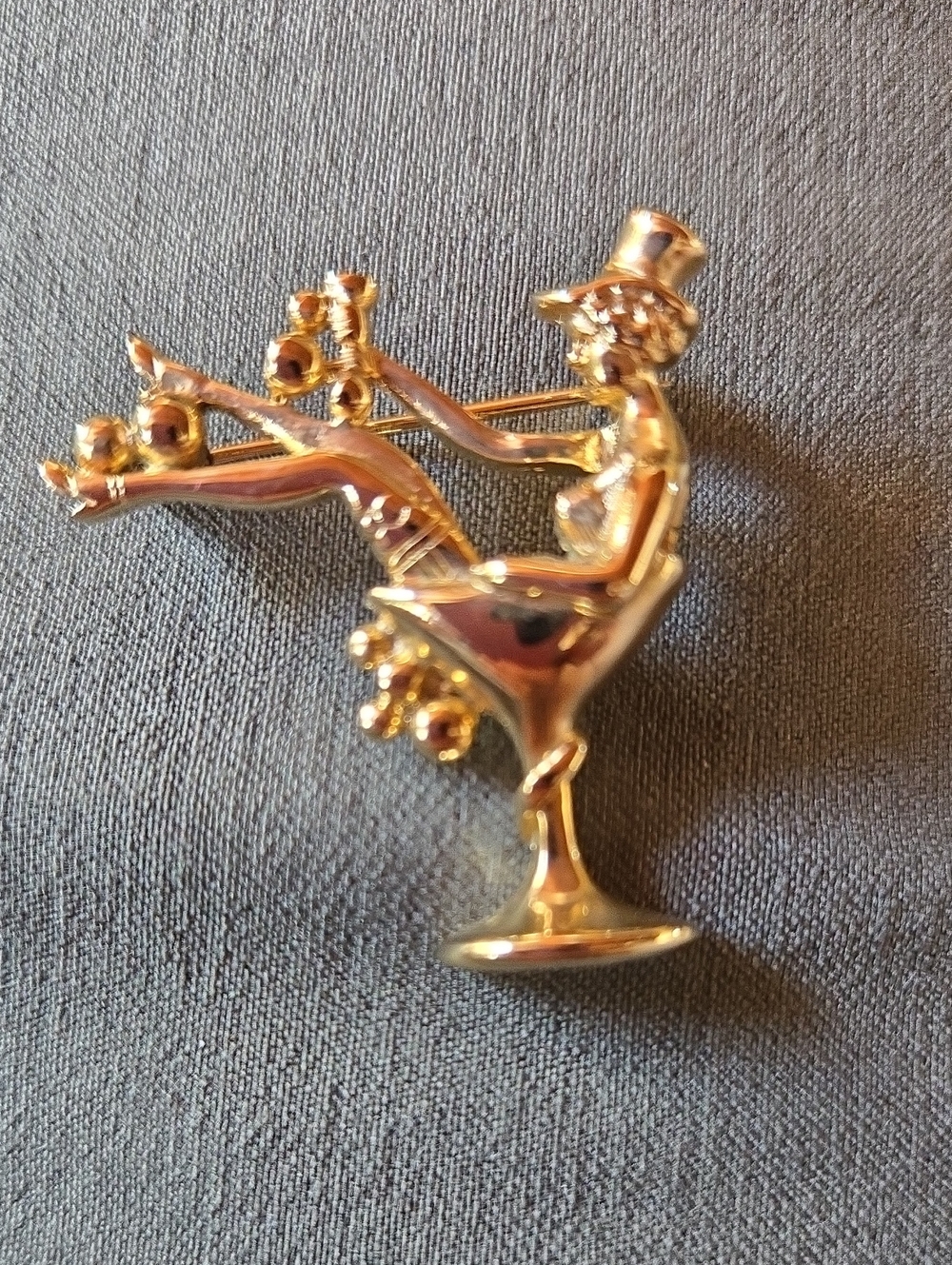 Vintage Avon,broche Femme dans un verre